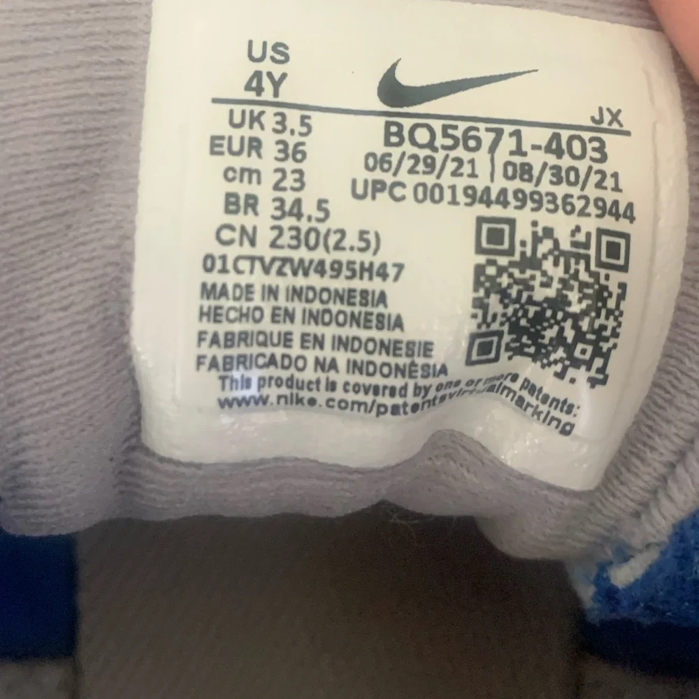 Nike Revolution 5 Blue Athletic Sneakers Size 4 Youth - Picture 10 of 10